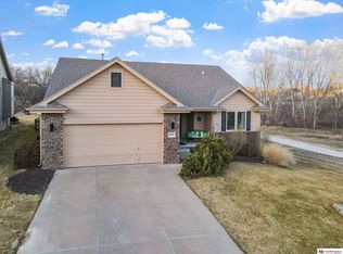10200 Brentwood Dr, La Vista, NE 68128