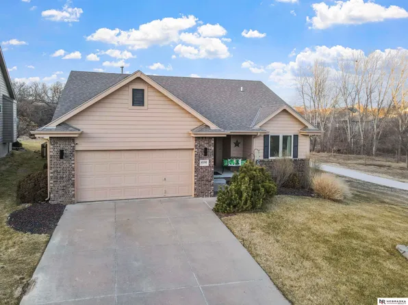 10200 Brentwood Dr, La Vista, NE 68128