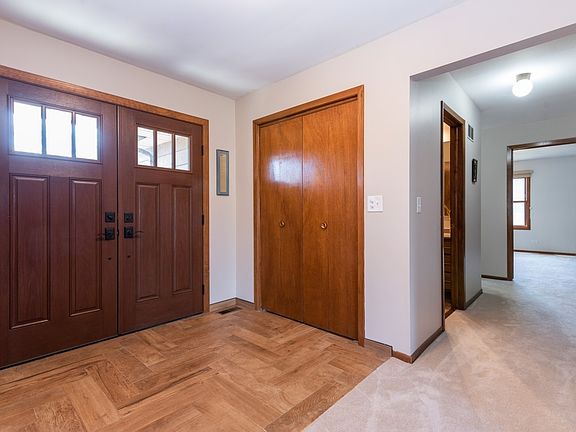 2nd image of 928 Glen Oak Dr