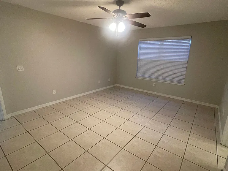 402 Peregrine Ct — Photo 9
