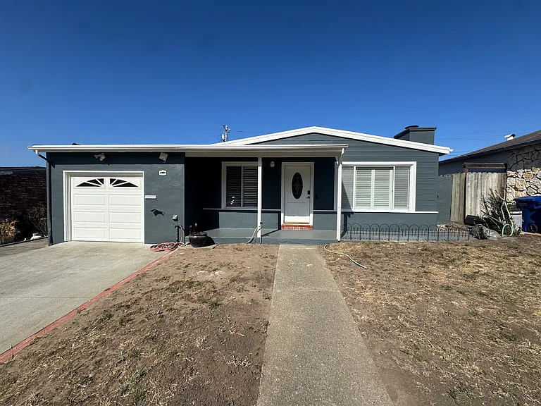 229 Clifden Dr — Photo 2
