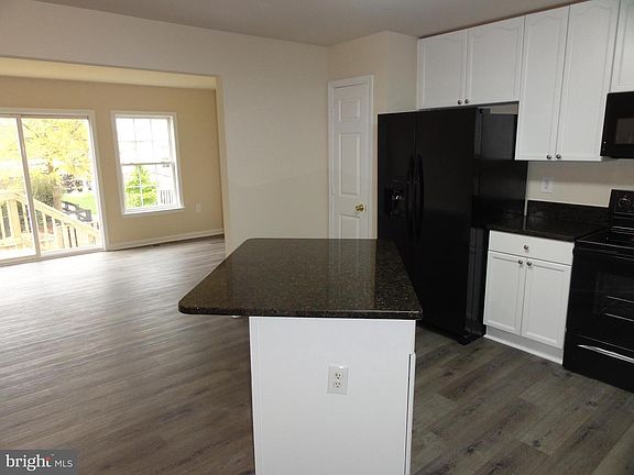 5th image of 26 Crawford Dr
