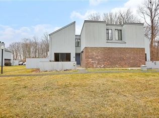 10 Kiwi Cor #10, Ridgefield, CT 06877