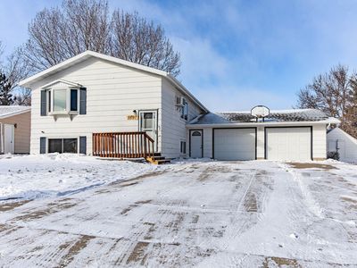 1807 10th Ave SE, Mandan, ND, 58554