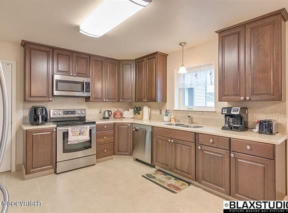 2nd image of 650 W 4th Ave