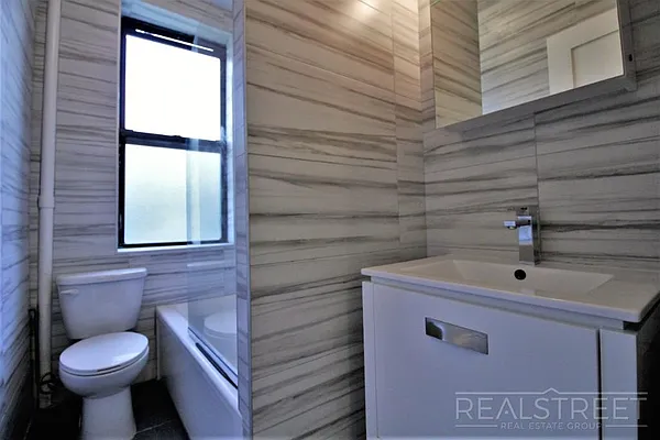 Rented by Real Street Inc | media 7