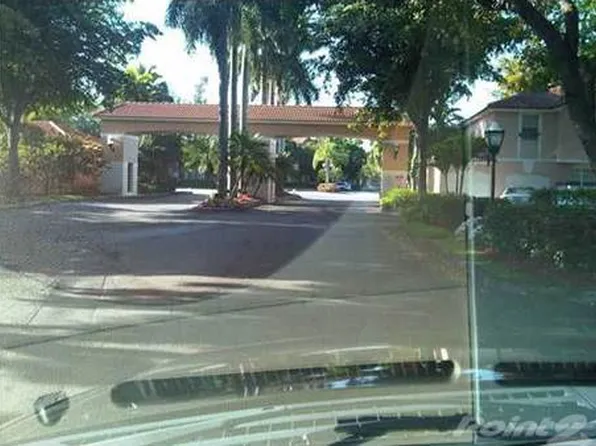 11373 Lakeview Dr #73-T, Coral Springs, FL 33071