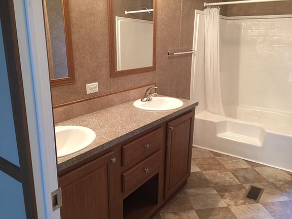5th image of 916 Laura Lee Cir