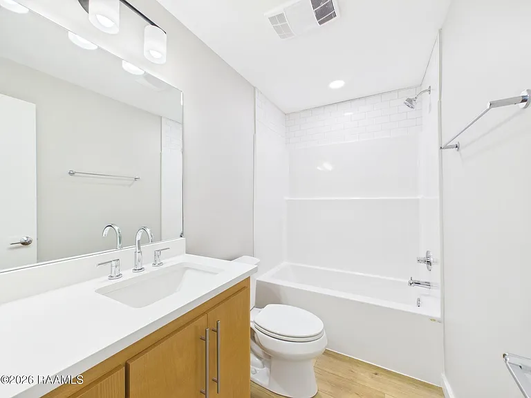 1120 S Washington St #101&201 — Photo 26