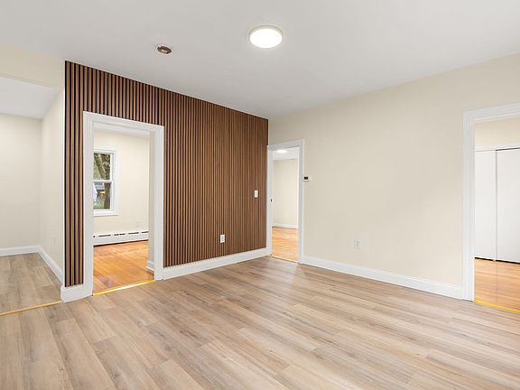 4th image of 376 N Underwood St