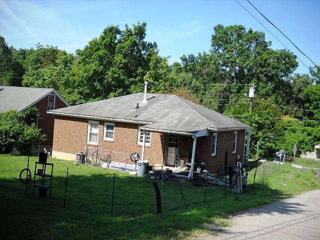 2nd image of 122 Kinzer Ave