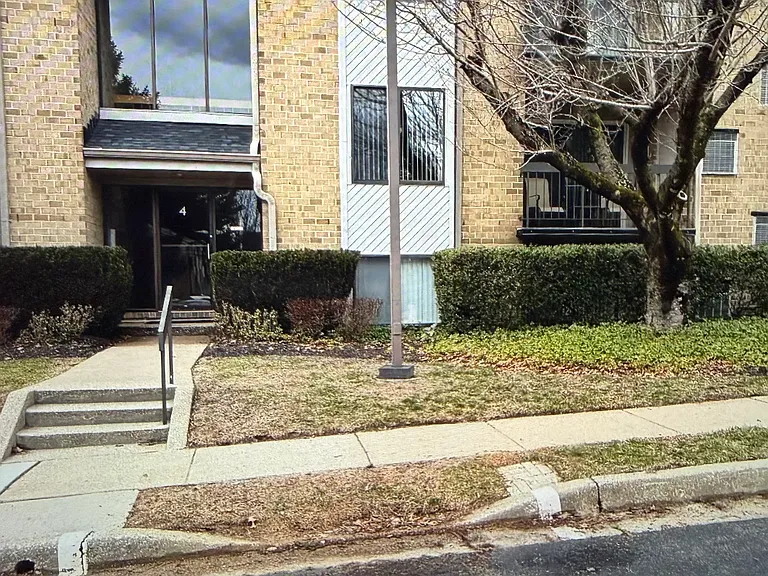 4 Bailiffs Ct #102 — Photo 8