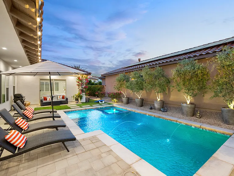 Outdoor Private Pool and Spa