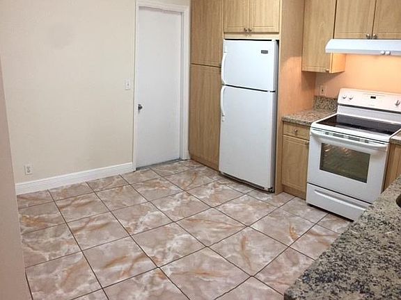 3rd image of 2055 Madeira Dr