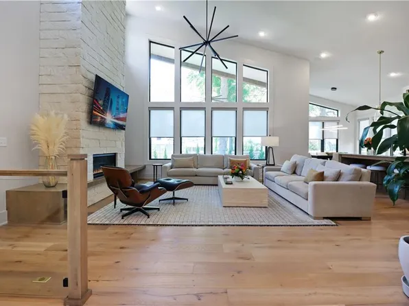 7444 Cherokee Dr, Prairie Village, KS 66208