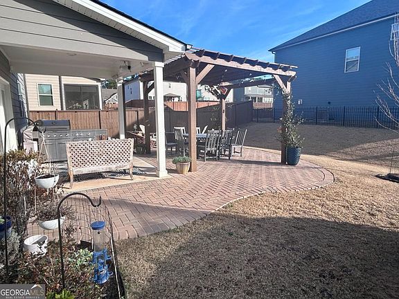 4th image of 706 Lanarck Way