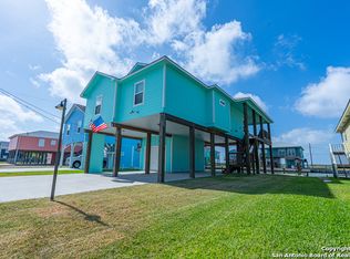 71 Channelview Rd, Rockport, TX 78382