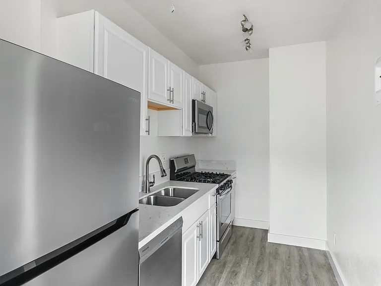 1623 N Mariposa — Photo 8