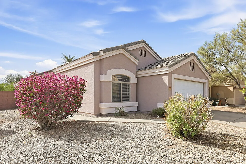 4 bed, 2.0 bath, 1534 sqft, $2,045 — Photo 3
