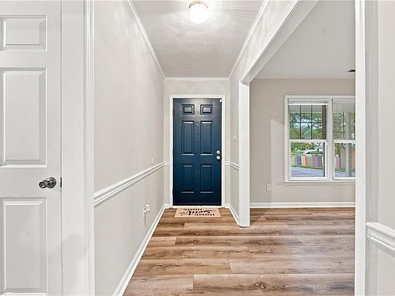 3rd image of 900 Saddleback Trail Ct