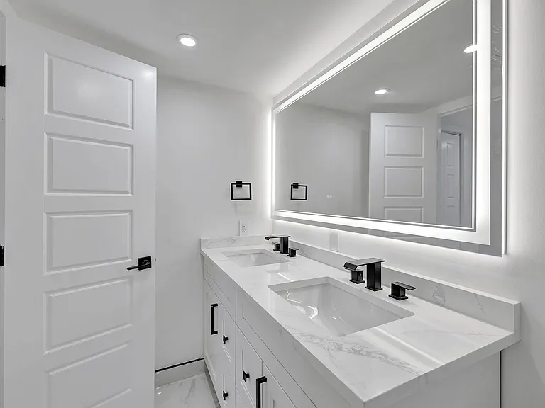 3050 N Palm Aire Dr #704 — Photo 17