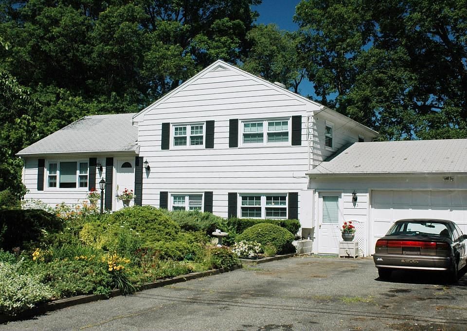 Great Parsippany split with large ground level in-law suite!