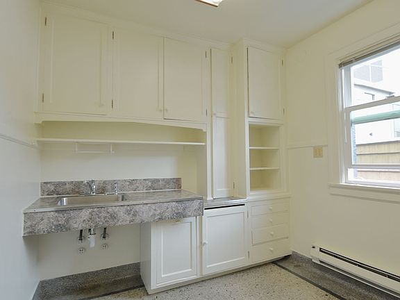 5th image of 117 N Tacoma Ave #G