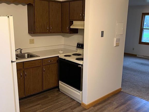 5th image of 1409 Parkway Dr APT 215
