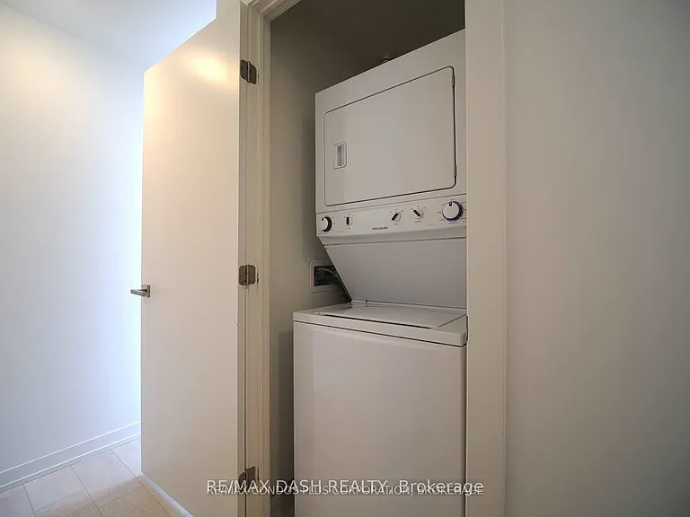 223 Saint Clair Ave W #215 — Photo 11