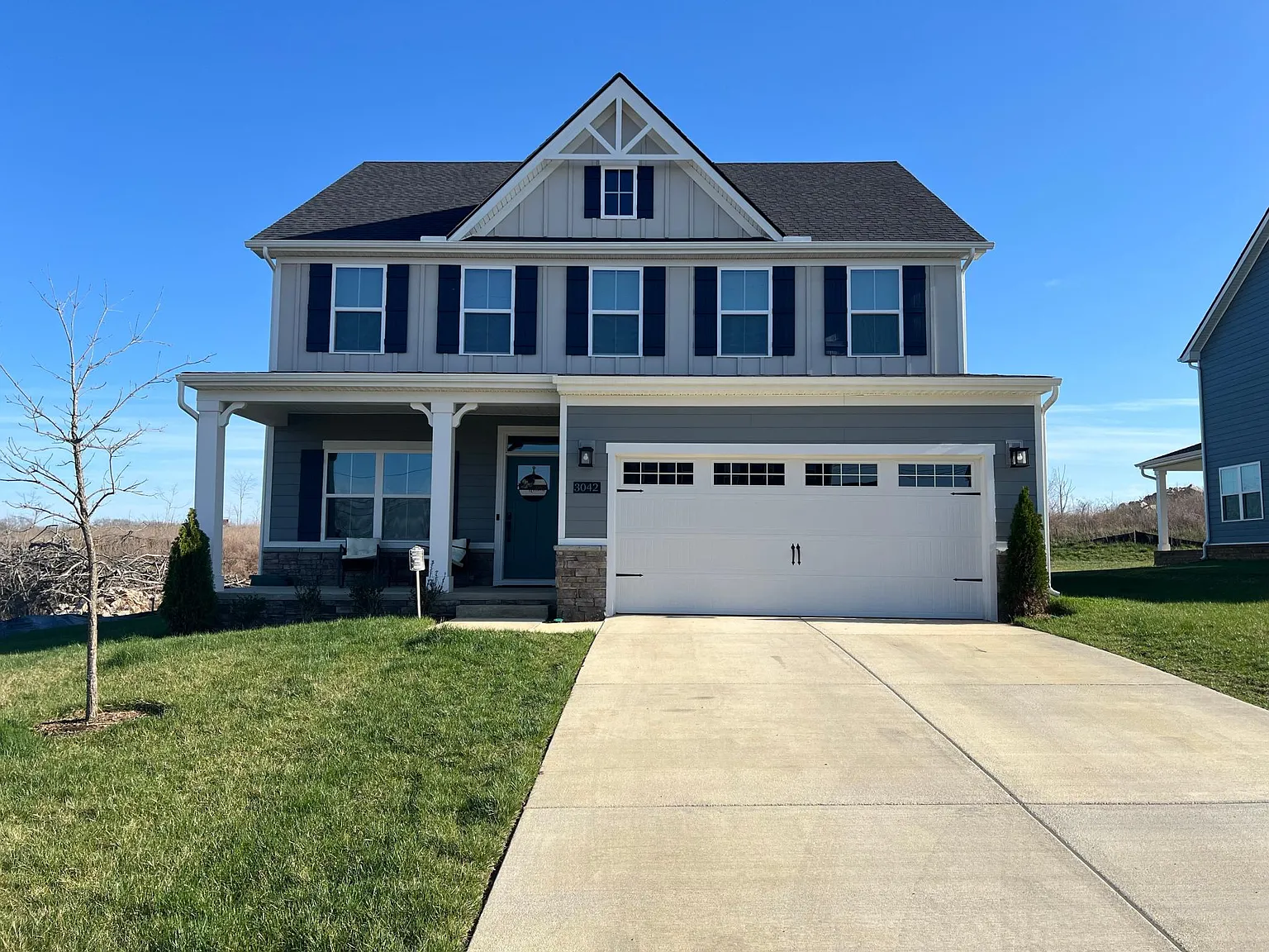 4 bed, 2.5 bath, 2484 sqft, $3,200 — Photo 2