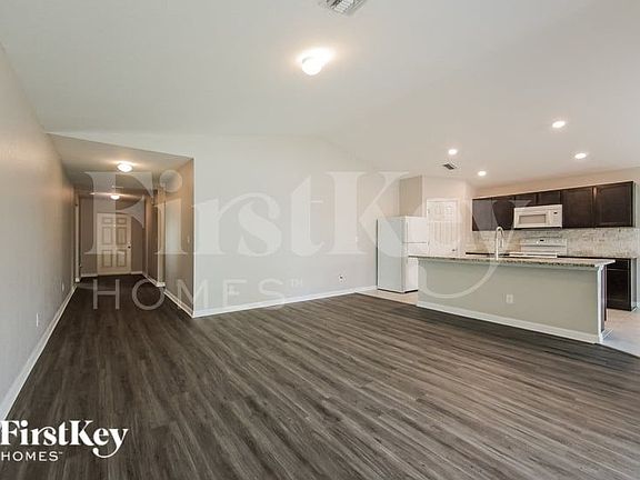 3rd image of 2808 NE 2nd Pl
