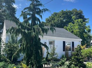 9 Loyola Ter, Newport, RI 02840