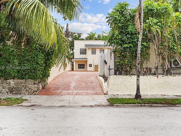 4th image of 2385 SW 17th St