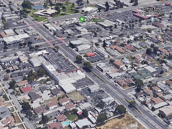 3rd image of 1115 E Rosecrans Ave