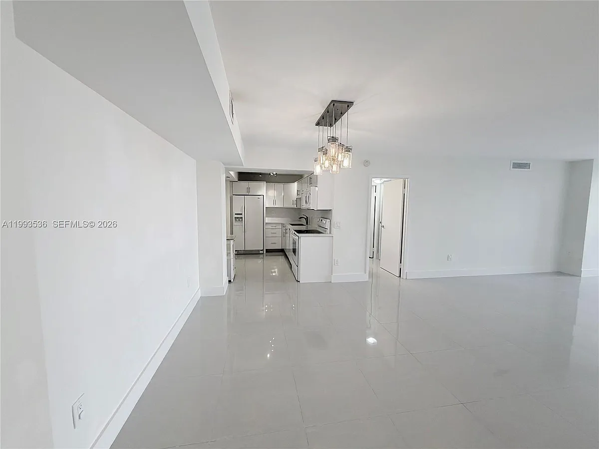 Building Photo - 2333 Brickell Ave #1407