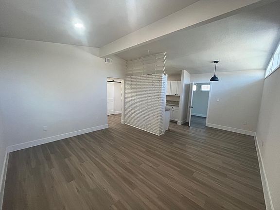 3rd image of 2402 Ingleside Dr