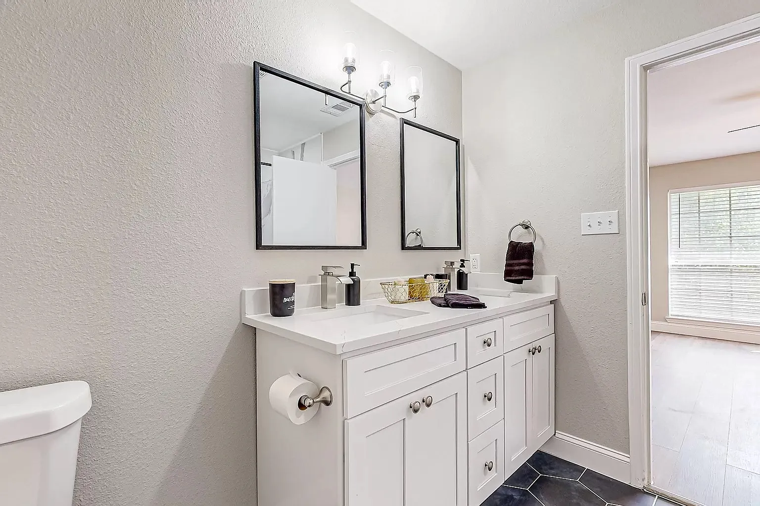 2 bed, 1144 sqft, $1,690 — Photo 3