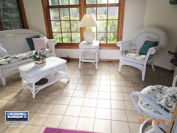 SunRm Ovrlooking Back Yard