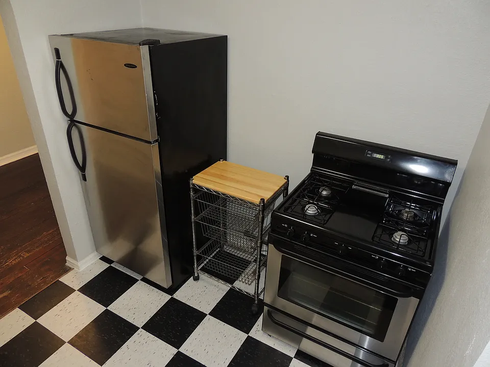 4625 Junius