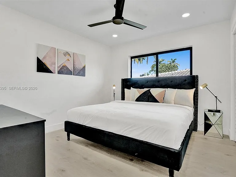 1141 N Northlake Dr — Photo 40