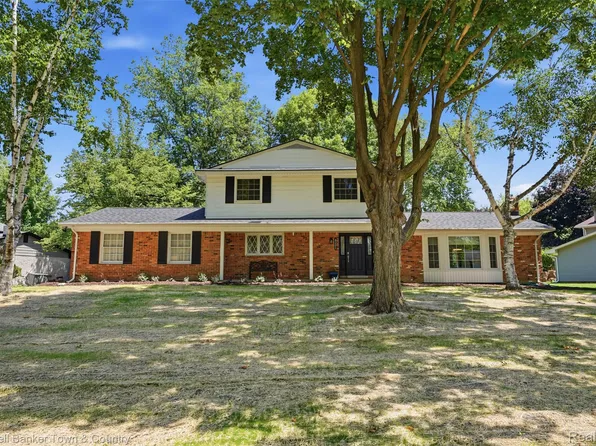 4301 Macqueen Dr, West Bloomfield, MI 48323