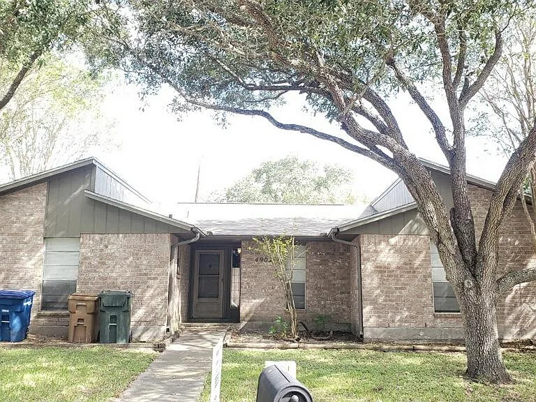 4902 Chatfield Dr — Photo 2
