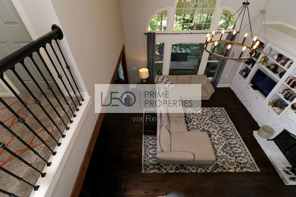 5 bed, 3.5 bath, 4354 sqft, $3,275 — Photo 3