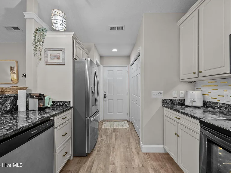 508 Azalea Dr — Photo 17
