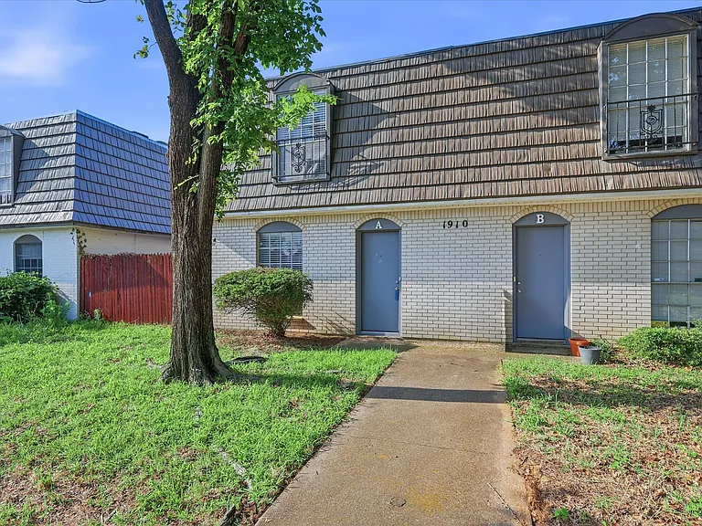 1910 W Sanford St #A — Photo 22