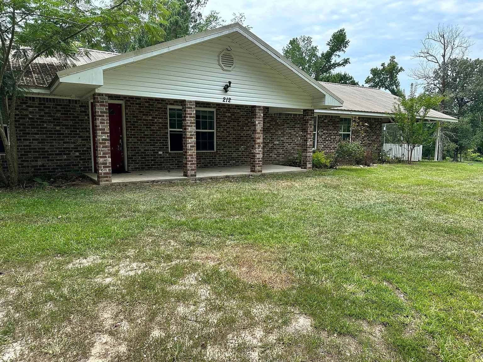 212 Landrum Rd — Photo 1