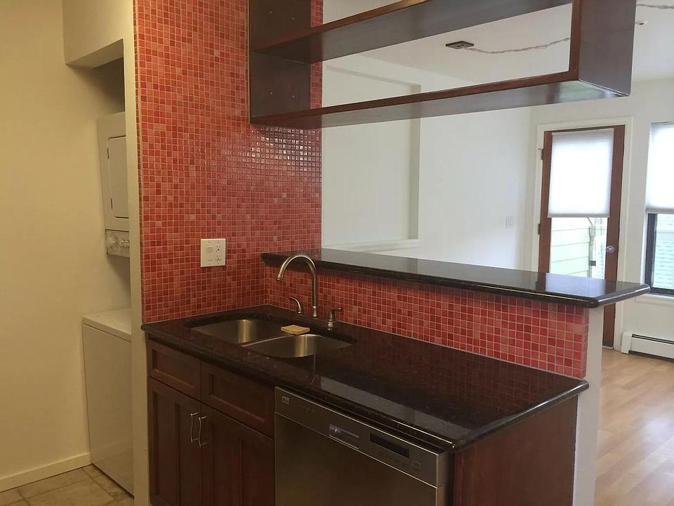 2nd image of 3025 Broadway St #B17-17
