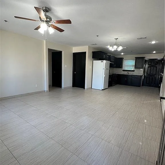 1403 W Kiwi Ave #4 — Photo 3