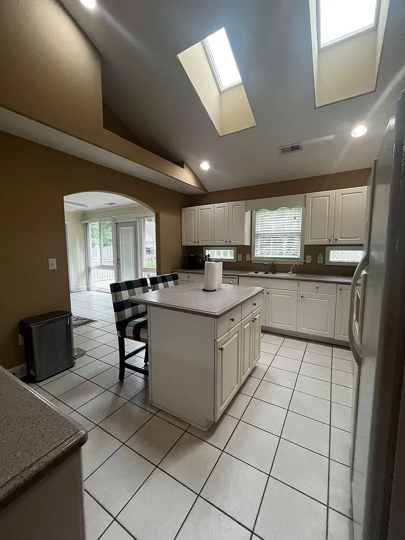 3 bedroom 3 bath with Fenced in Yard in Taberna — Photo 4
