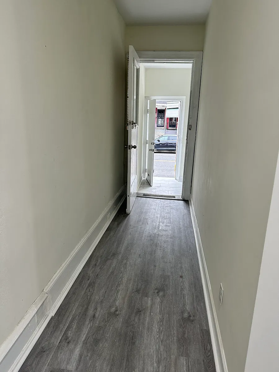 Building Photo - 5710 Cedar Ave #1